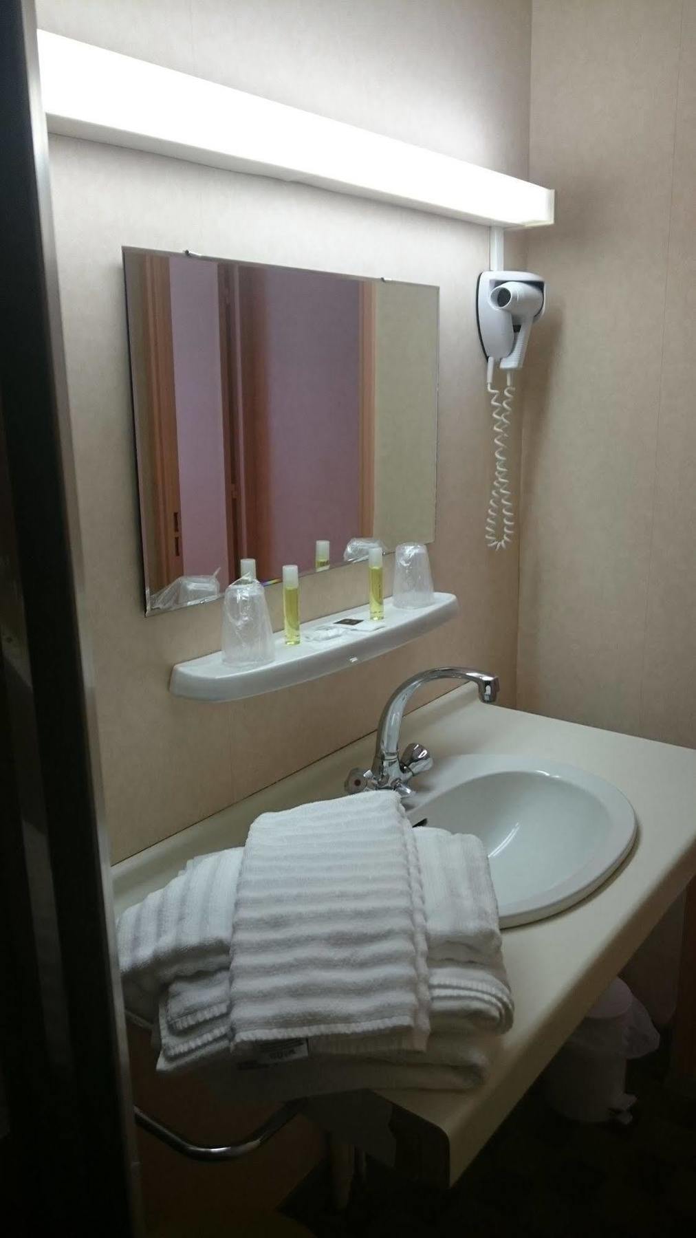 שוד-אג Brit Hotel Du Ban מראה חיצוני תמונה