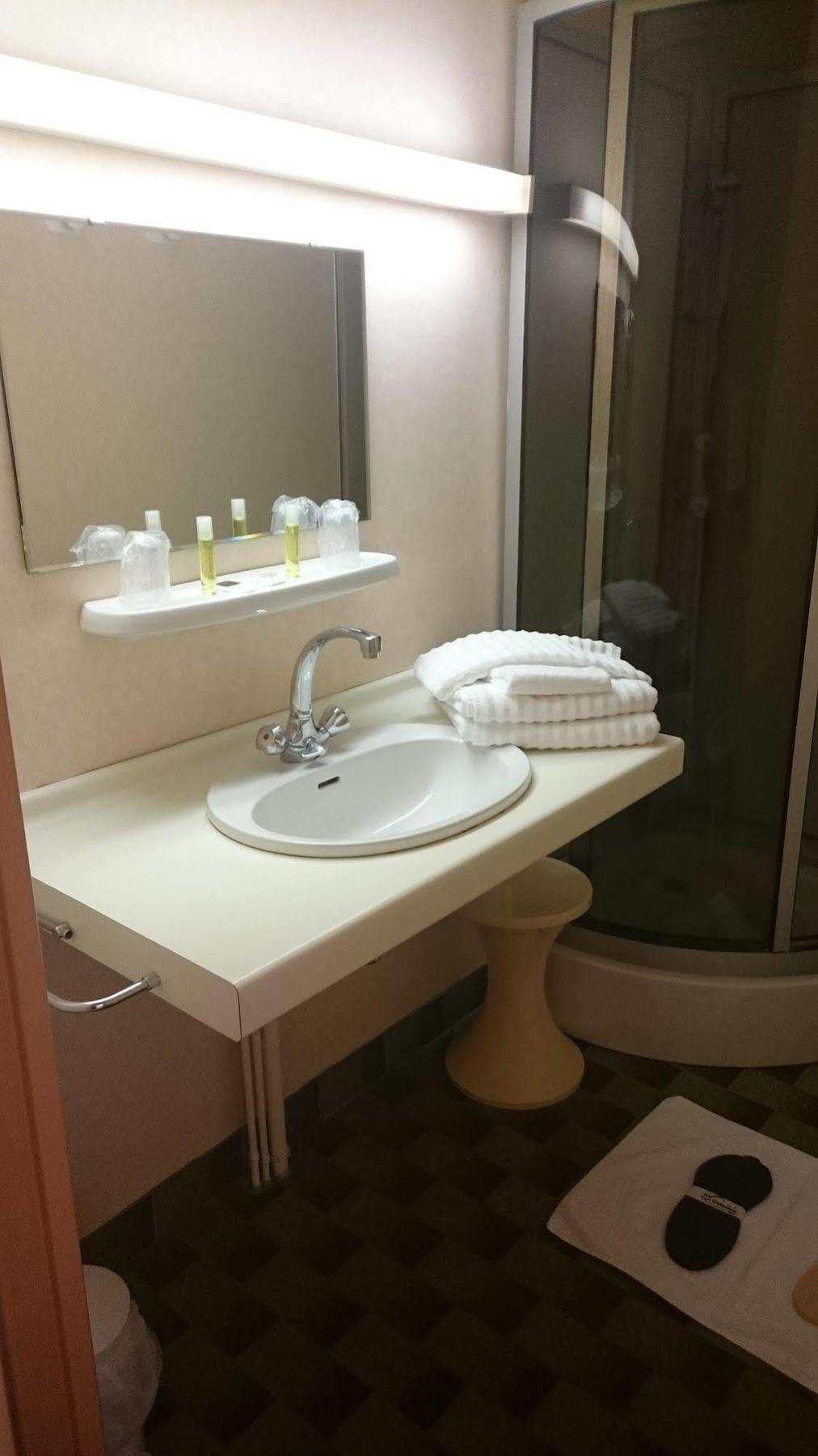שוד-אג Brit Hotel Du Ban מראה חיצוני תמונה