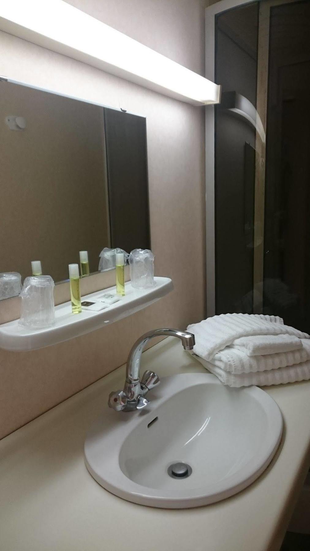 שוד-אג Brit Hotel Du Ban מראה חיצוני תמונה