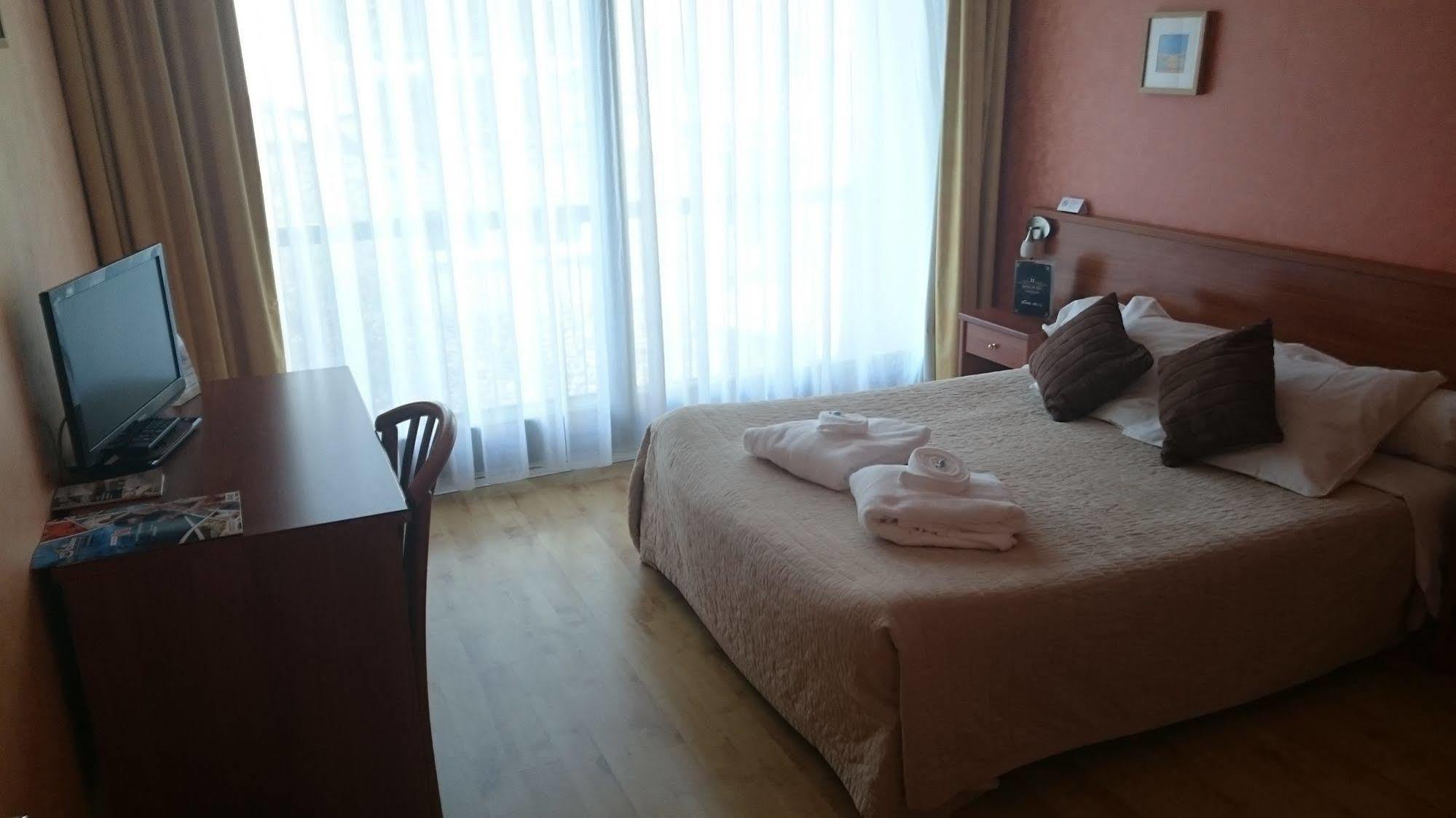 שוד-אג Brit Hotel Du Ban מראה חיצוני תמונה